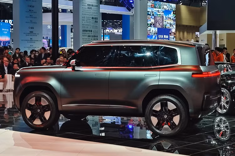 MG đặt mục tiêu ra mắt 8 mẫu xe điện mới trong vòng 2 năm tới, bao gồm SUV cỡ lớn, sedan và xe thể thao. Trong năm 2025, ngoài Cyber X, MG sẽ tung ra thêm 2 mẫu xe mới, bao gồm 1 mẫu SUV 5 chỗ lớn và 1 sedan điện cỡ nhỏ. Trước đó, vào tháng 3/2025, MG cũng đã giới thiệu phiên bản nâng cấp của MG4 - mẫu xe điện toàn cầu đầu tiên của hãng.