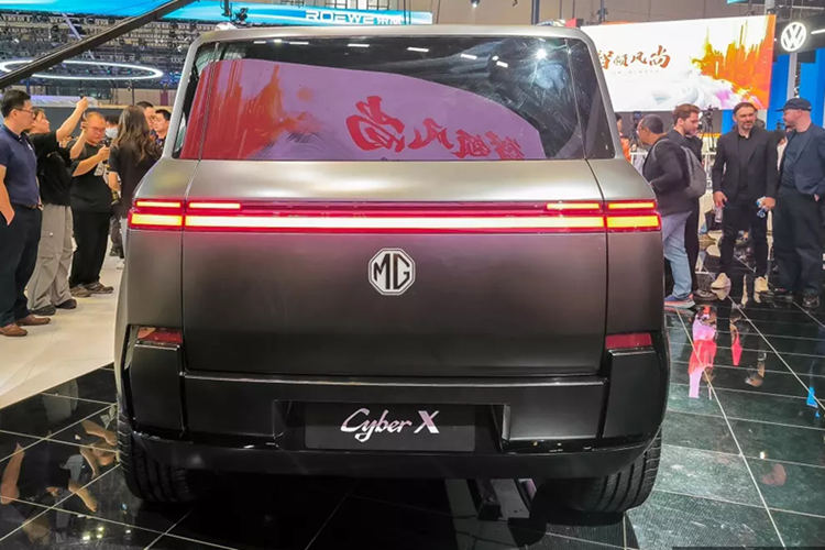 Nhiều tin đồn cho rằng phiên bản thương mại của xe sẽ là mẫu đầu tiên sử dụng nền tảng điện hoàn toàn mới SAIC E3. Điều này có nghĩa là xe sẽ chạy hoàn toàn bằng điện và có thể tích hợp công nghệ pin tích hợp vào thân xe để tăng độ cứng cũng như giảm trọng lượng.