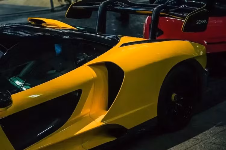Về sức mạnh, siêu xe triệu đô McLaren Senna chỉ giới hạn 500 chiếc trên toàn thế giới của đại gia đến từ đất nước Malaysia sẽ sử dụng khối động cơ V8, dung tích 4.0 lít, tăng áp kép sản sinh ra công suất tối đa 789 mã lực và mô-men xoắn cực đại 800 Nm.
