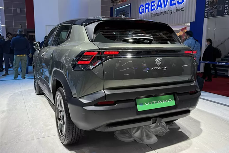 Trong khi đó, trang bị an toàn của xe gồm 7 túi khí cùng các tính năng trợ lái nâng cao ADAS như hệ thống kiểm soát hành trình thích ứng và hỗ trợ giữ làn đường. Giá bán của Suzuki e Vitara vẫn chưa được hé lộ.
