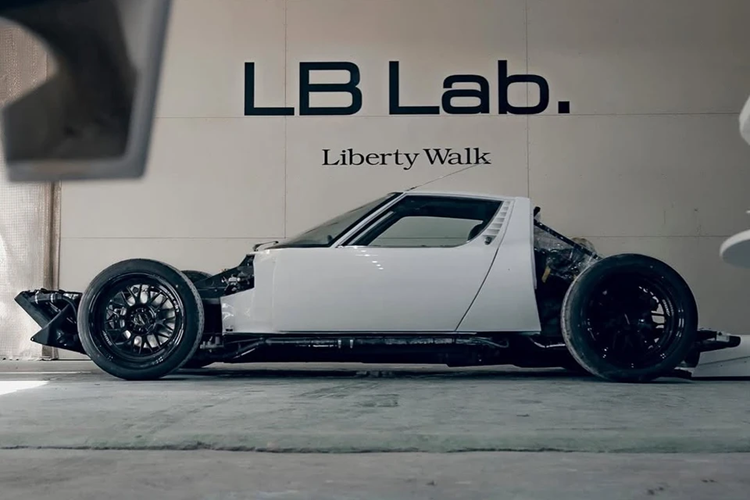 Tương tự với chiếc Ferrari F40, dự án này được đánh giá khá "ngông" khi thay đổi toàn bộ kết cấu của một trong những mẫu xe biểu tượng của thế giới. Thông thường, chủ nhân của những chiếc Lamborghini Miura chỉ phục chế lại nguyên bản.