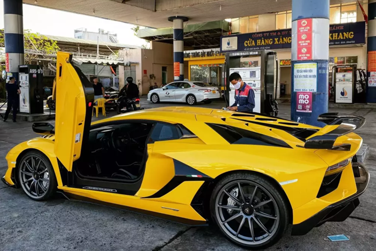Nguyên bản, siêu xe Lamborghini Aventador SVJ được trang bị khối động cơ V12, hút khí tự nhiên, dung tích 6.5 lít, tạo ra công suất tối đa 770 mã lực và mô-men xoắn cực đại là 720 Nm