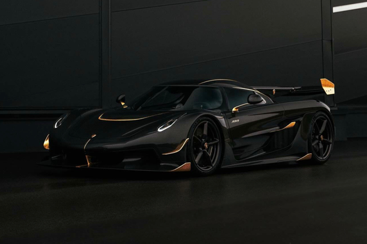 Anh chàng này đã gây chú ý khi đi nhận bàn giao siêu phẩm megacar Koenigsegg Jesko hơn 3 triệu đô la, 1 chiếc xe được đánh giá đắt đỏ, hiếm có, và không phải ai cũng may mắn sở hữu được.