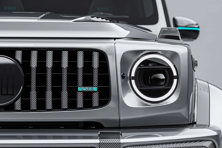 Về mặt khí động học, mẫu SUV hiệu năng cao của Mercedes-AMG G63 độ HOF Sir Class chỉ được thay đổi nhẹ ở cản trước, nắp capo với các khe thoát gió và nhiều chi tiết bằng sợi carbon.