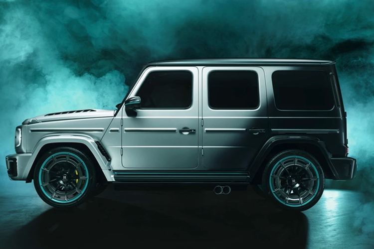 Điều này giúp chiếc SUV có sức mạnh 1.063 mã lực và mô-men xoắn 1.300 Nm. HOF Sir Class có khả năng tăng tốc 0-100 km/h trong 3,5 giây, tốc độ tối đa hơn 300 km/h.