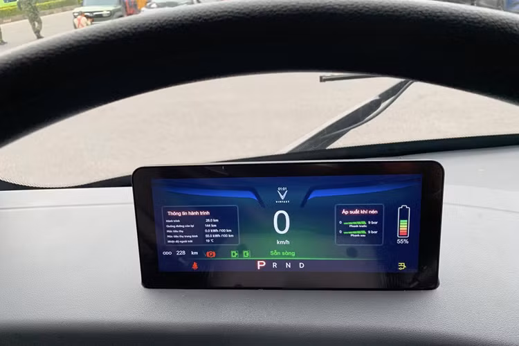 Công ty Cổ phần Di chuyển Xanh và Thông minh GSM sẽ là đơn vị phân phối chính thức các dòng sản phẩm xe buýt điện VinFast. Theo kế hoạch, phiên bản xe buýt điện đô thị cỡ nhỏ sẽ chính thức xuất xưởng vào tháng 9/2025, sẵn sàng phục vụ công cuộc chuyển đổi xanh sang xe điện của các công ty xe buýt trên toàn quốc. Sau đó một tháng, vào tháng 10/2025, phiên bản xe điện chuyên chở học sinh cũng sẽ được cung cấp ra thị trường.