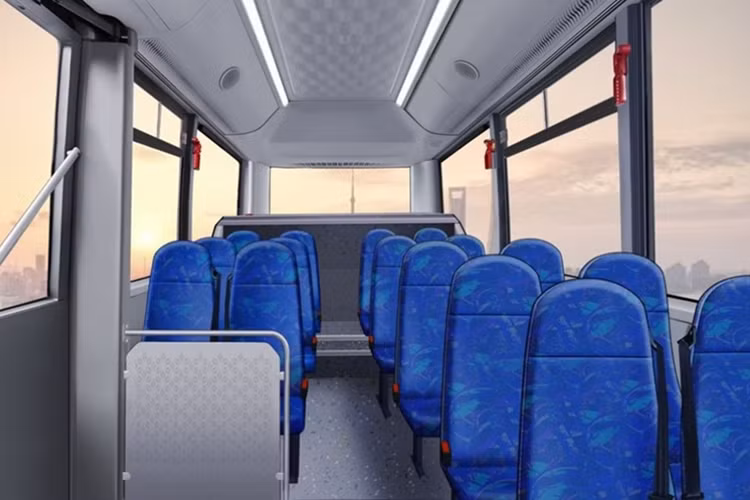 Các trang bị này có thể bao gồm: túi cứu thương; camera giám sát khu vực tài xế; màn hình LED 21 inch kèm bộ điều khiển; máy lọc không khí và cảm biến chất lượng không khí trong xe; hệ thống điểm danh, cảnh báo để đảm bảo không bỏ quên học sinh trên xe; hay ứng dụng cho phụ huynh, học sinh và ứng dụng thanh toán, tích điểm…