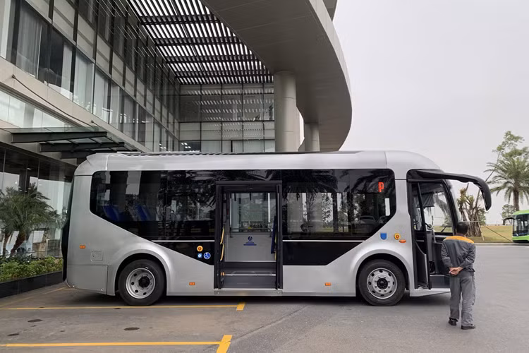 Sự kết hợp giữa xe buýt điện cao cấp VinFast cùng dịch vụ chuyên nghiệp của GSM hứa hẹn sẽ giúp nâng tầm chất lượng dịch vụ vận tải hành khách công cộng và tạo ra một diện mạo mới cho giao thông đô thị Việt Nam trong thời gian tới.