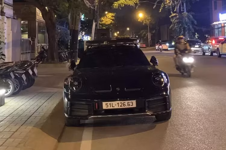 Porsche 911 Dakar hon 16 ty mau la bi an tai Sai Gon