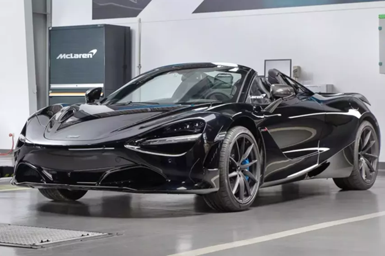 Tuy nhiên, chỉ sau vài tháng sử dụng, chủ xe đã quyết định rao bán lại chiếc siêu xe McLaren 720S Spider này khi đã trải nghiệm hơn 2.400 km nữa, như vậy, đồng hồ công tơ mét của chiếc siêu xe mui trần này đã hơn 5.000 km, cũng còn khá mới so với các "bạn bè" toàn có odo tính vạn km.