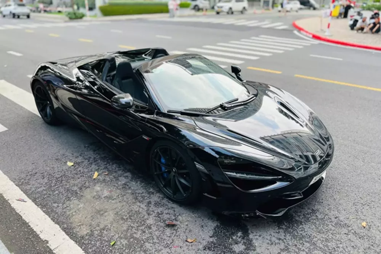Một chiếc siêu xe McLaren 720S Spider mui trần của đại gia Việt mới đây đã được rao bán lại, theo tìm hiểu, xe từng thuộc sở hữu của 1 Hoa hậu quý bà hòa bình thế giới 2017, đã nhanh chóng bán lại siêu xe mui trần McLaren 720S Spider chỉ sau 2.600 km trải nghiệm cho "thương lái", trước khi tìm thấy chủ nhân mới.