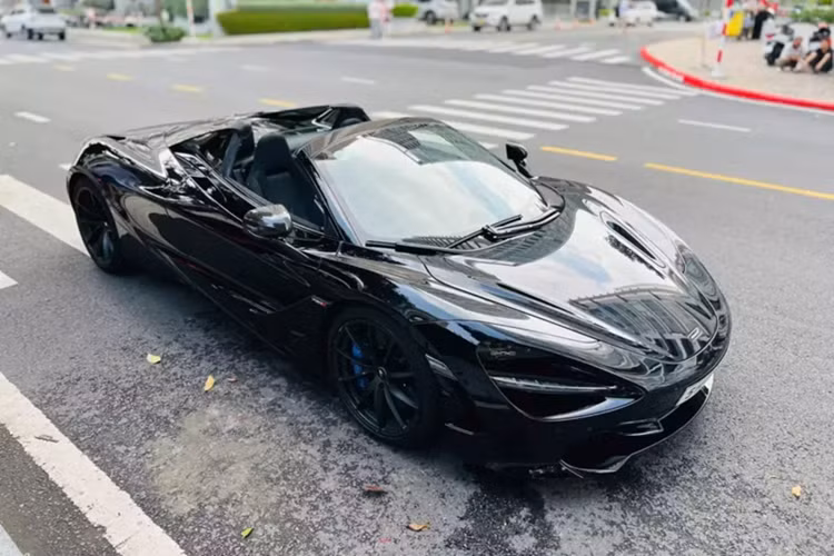 Một chiếc siêu xe McLaren 720S Spider mui trần của đại gia Việt mới đây đã được rao bán lại, theo tìm hiểu, xe từng thuộc sở hữu của 1 Hoa hậu quý bà hòa bình thế giới 2017, đã nhanh chóng bán lại siêu xe mui trần McLaren 720S Spider chỉ sau 2.600 km trải nghiệm cho "thương lái", trước khi tìm thấy chủ nhân mới.