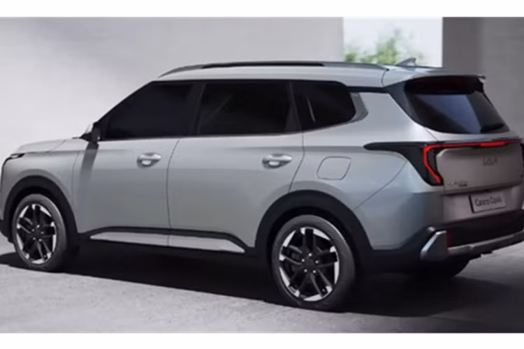 Dù vậy, hãng xe Hàn Quốc vẫn bán song song cả hai dòng xe nhằm phục vụ đa dạng nhu cầu: từ khách hàng tìm kiếm mẫu xe gia đình thực dụng cho đến người tiêu dùng trẻ tuổi yêu thích phong cách hiện đại và công nghệ.