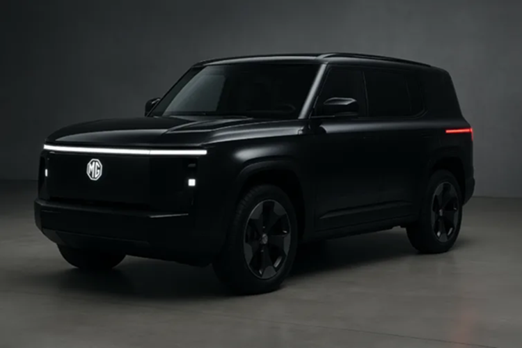 Điểm nhấn nổi bật là logo MG phát sáng, kết hợp đèn phanh đặt cao ở đuôi xe, chi tiết thường thấy trên các dòng SUV hướng đến địa hình. Ngoài ra, trần xe tích hợp sẵn baga chằng đồ, tăng tính thực dụng cho các chuyến đi xa.