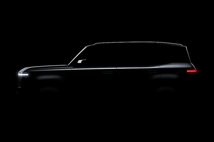 Tuy nhiên, trái với chất "mui trần" của người anh em cùng tên, SUV điện MG Cyber X mang thiết kế vuông vức, mạnh mẽ, lấy cảm hứng từ những biểu tượng off-road như Mercedes-Benz G-Class hay Toyota Land Cruiser Prado đời mới.