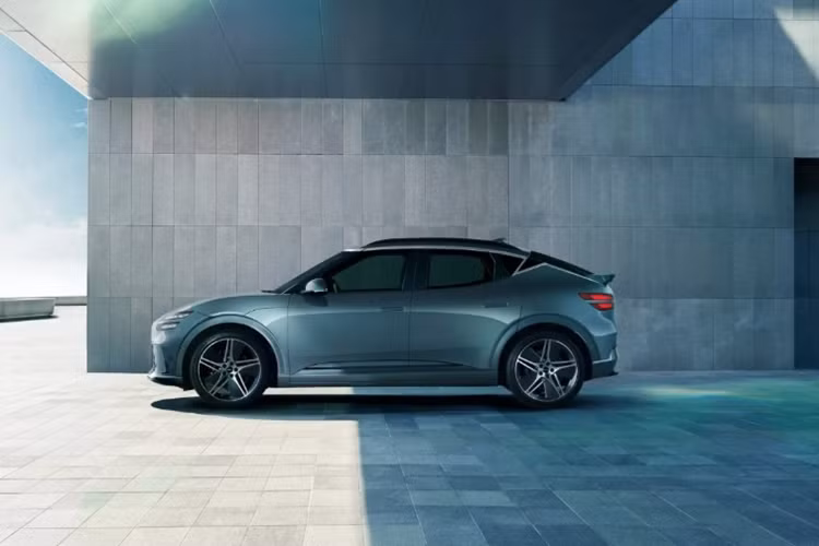 Cung cấp sức mạnh cho GV60 bản hiện hành là hai tùy chọn động cơ: Thứ nhất là bản Standard RWD được trang bị một mô tơ điện mạnh 225 mã lực và mô-men xoắn 350 Nm. 