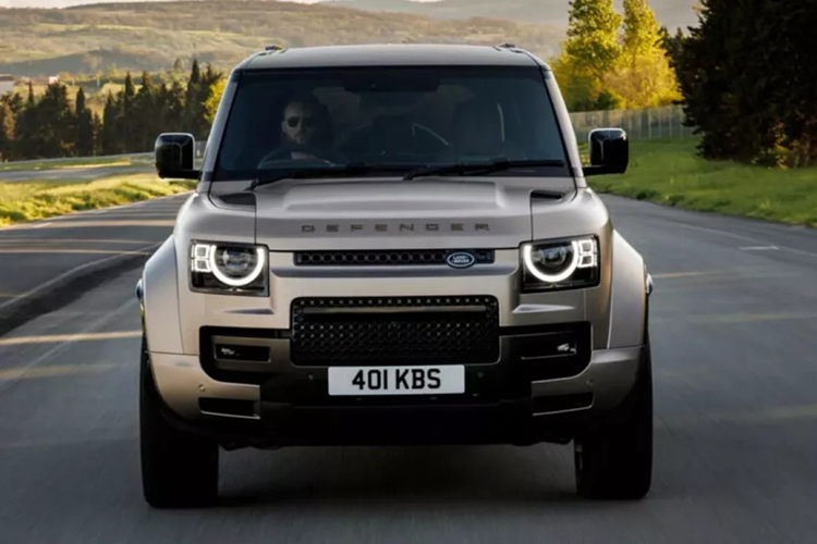 Dự kiến, trong năm nay, JLR sẽ trình làng mẫu Range Rover EV, tiếp đến là mẫu Land Rover thuần điện vào năm 2026.