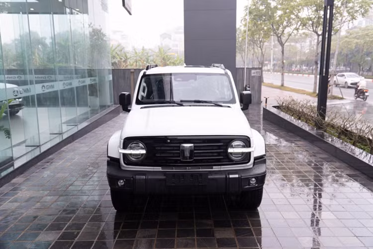 TANK 300 Hybrid là mẫu SUV off-road được trang bị nhiều công nghệ hỗ trợ địa hình, giúp xe vận hành linh hoạt trên các cung đường phức tạp.