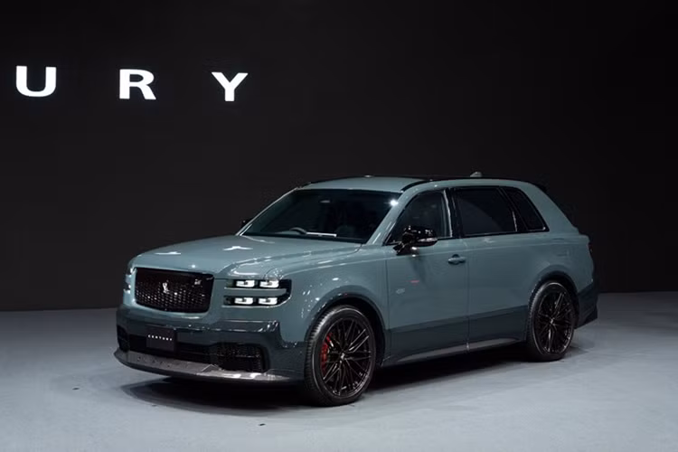 Thế hệ mới của Century tiếp tục kế thừa phong cách truyền thống của người tiền nhiệm nhưng được nâng cấp nhiều công nghệ hiện đại cùng hàng loạt tính năng an toàn cao cấp.