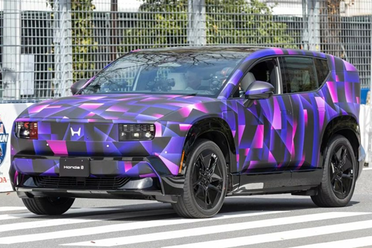 Mới đây, tại Giải đua Japanese Grand Prix, hãng xe Nhật Bản đã lần đầu tiên cho ra mắt công chúng mẫu xe điện Honda 0 SUV Prototype 2026 mới.