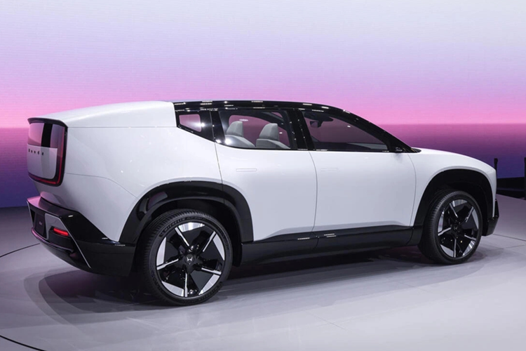 Theo kế hoạch, Honda 0 SUV Prototype vào sản xuất thương mại từ giữa năm 2026, tiếp theo là mẫu Saloon vào năm 2027. Với thiết kế táo bạo và công nghệ tiên tiến, dòng 0 Series được kỳ vọng sẽ giúp Honda cạnh tranh mạnh mẽ trên thị trường xe điện toàn cầu.