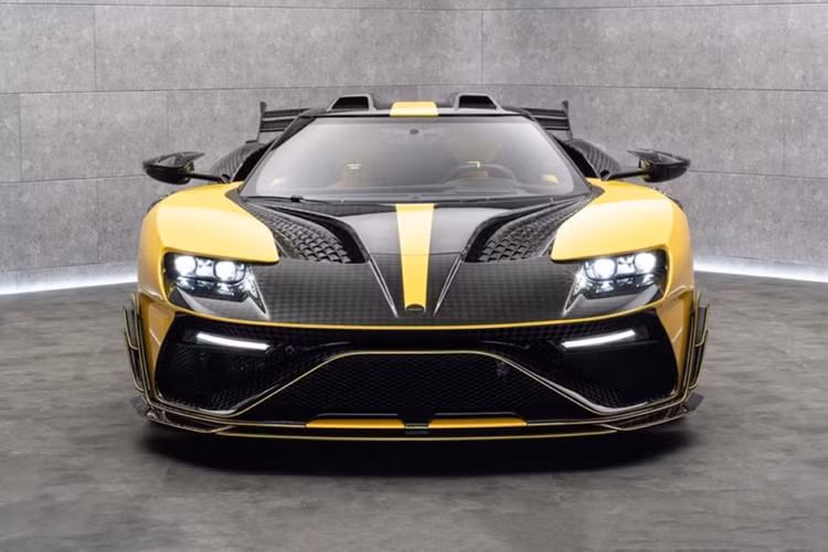 Siêu xe Ford GT Le Mansory lấy cảm hứng từ Stephan Curry được sử dụng như điểm nhấn nổi bật với tên gọi “MANSORY x UNDER ARMOUR Le MANSORY” trong chiến dịch tiếp thị toàn quốc tại Hoa Kỳ và sẽ xuất hiện thêm nhiều lần trong năm.