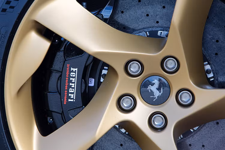 Đây là mẫu xe rất được các nhà sưu tập trên toàn thế giới săn đón vào thời điểm này, và chúng tôi dự đoán sẽ nhận được sự quan tâm mạnh mẽ từ cộng đồng đấu giá toàn cầu của mình.” 