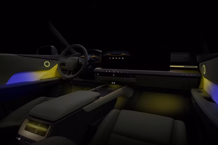 Cửa sổ trời Panorama làm từ kính Low-E ngăn chặn 99% tia cực tím vào khoang nội thất, tích hợp có thể kích hoạt tối màu kính thông qua điều khiển điện. Lexus ES thế hệ mới giới thiệu với hai tùy chọn động cơ hybrid gồm: ES300h và ES350h, trong đó hai phiên bản thuần điện là ES350e và ES500e.