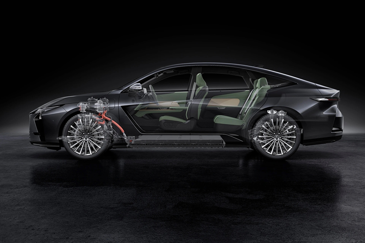 Hệ thống treo của ES mới được tinh chỉnh sao cho phù hợp với khung gầm TNGA GA-K, bên cạnh bổ sung tính năng đánh lái bánh sau cùng hệ dẫn động DIRECT4 có khả năng truyền 100% lực kéo đến một cầu.