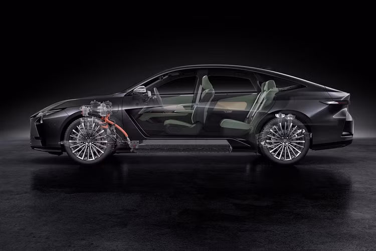 Hệ thống treo của ES mới được tinh chỉnh sao cho phù hợp với khung gầm TNGA GA-K, bên cạnh bổ sung tính năng đánh lái bánh sau cùng hệ dẫn động DIRECT4 có khả năng truyền 100% lực kéo đến một cầu.