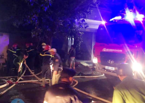  Cháy nhà dân, 2 mẹ con tử vong: Rạng sáng 2/11/2022, tại số 103 (đường Nguyễn Đình Chiểu, tổ 1, khóm 4, phường Châu Phú A) xảy ra cháy, Công an TP Châu Đốc, tỉnh An Giang huy động lực lượng, triển khai các biện pháp chữa cháy. Sau ít phút, đám cháy được khống chế và dập tắt, không cháy lan sang các nhà kế bên. Lực lượng chức năng đã phá cửa cứu được ông Lâm Tuyền Dân (SN 1958) ra ngoài, còn chị Thái Cẩm Châu (SN 1984, cháu ông Dân) và con gái là Thái Bảo Trân (SN 2015) tử vong.