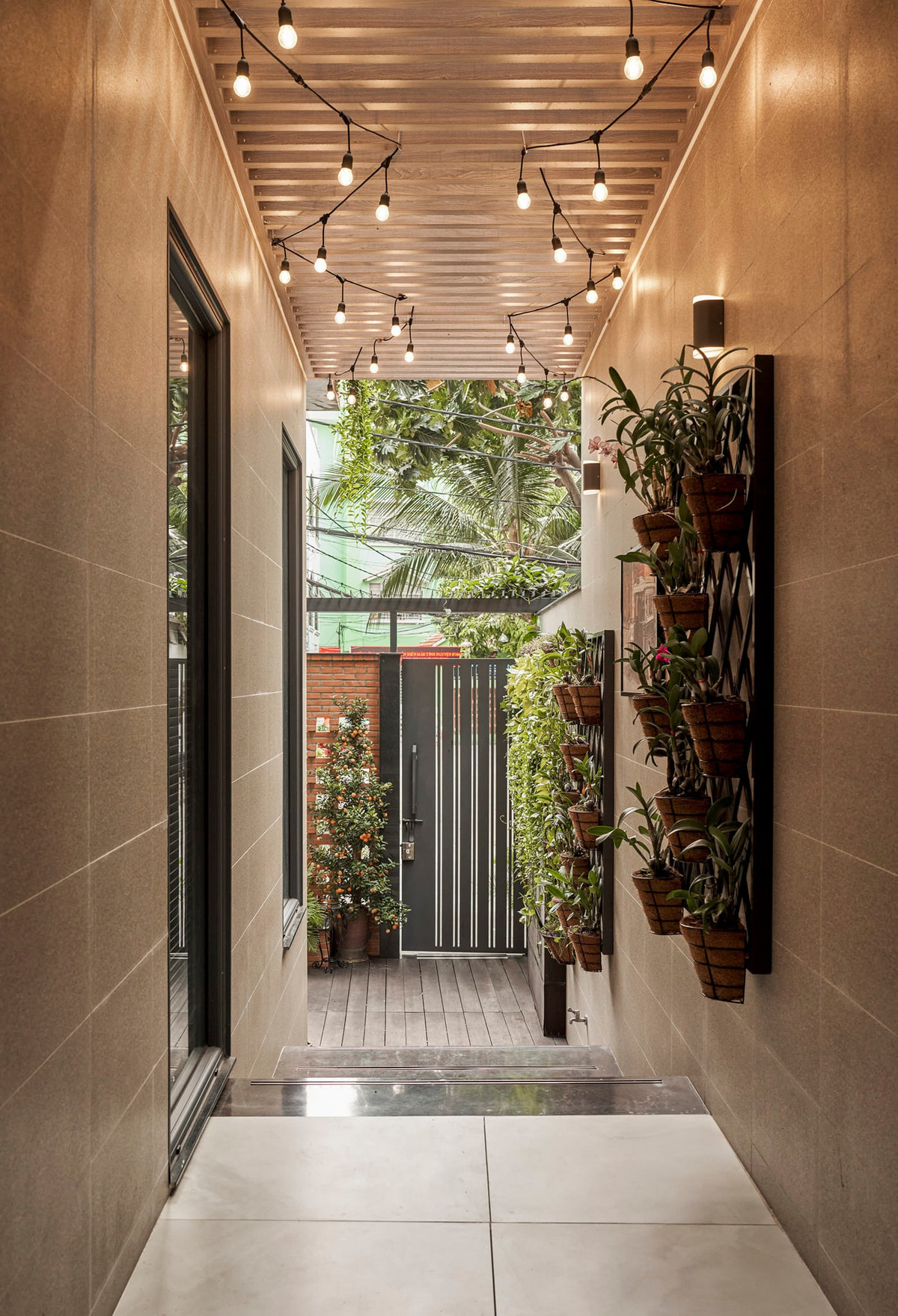 Với công trình nào cũng vậy, anh Truyền và nhóm thiết kế luôn đầu tư chu đáo từ giai đoạn phác thảo ý tưởng cũng như giai đoạn thiết kế kỹ thuật thi công trên quy trình làm việc chặt chẽ và luôn đặt hết cái tâm vào từng sản phẩm.