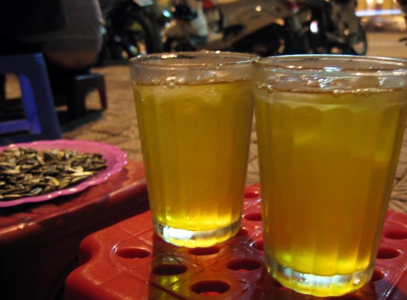 Thông tin mà P cung cấp đã mở ra một hướng điều tra mới. Các trinh sát tập trung xác minh những người từng ngồi nhậu với P vào chiều 30/1, từ đây đã đặt nghi vấn vào một đối tượng Nguyễn Văn Thông (SN 1990, trú tại Vĩnh Tường, Vĩnh Phúc) có nhiều biểu hiện đáng nghi. Một nhân chứng cho hay, chiều 30/1, Thông có đến quán nước của người này ngồi. Thỉnh thoảng gã đảo qua khu vực nhà chị H với biểu hiện bất thường. Trong câu chuyện, Thông cũng khéo léo hỏi han về hoàn cảnh gia đình chị H. (Ảnh minh họa, nguồn Internet) 