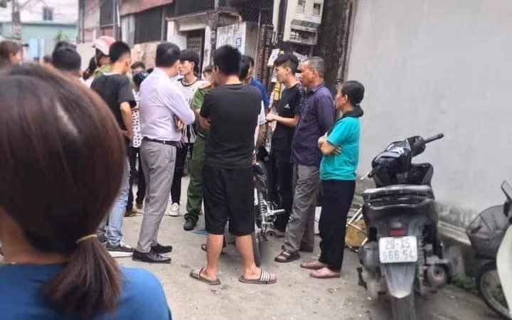 Theo hồ sơ vụ án, khoảng 12h ngày 9/5, nhà trai ở xã Phụng Thượng đến đón dâu ở xã Hiệp Thuận (huyện Phúc Thọ). Lúc này, N.N.L. (SN 2007, ở xã Tam Hiệp, huyện Phúc Thọ) là người quen bên nhà cô dâu va chạm với nhóm thanh niên nhà chú rể. (Nơi xảy ra sự việc)