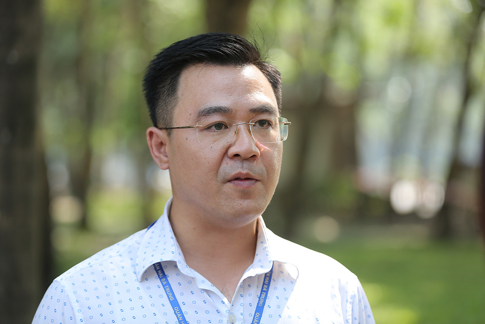 Phó Chủ tịch UBND phường Thanh Nhàn Phạm Tuấn Anh cho biết: "Quan điểm là với những công trình chủ đầu tư tự giác khắc phục, chúng tôi sẽ hỗ trợ các lực lượng để đảm bảo tháo dỡ, đảm bảo an toàn. Còn với các công trình không tự giác tháo dỡ thì trong thời gian tới, phường sẽ thực hiện việc cưỡng chế theo đúng quy định của pháp luật”. 