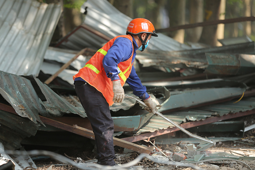 Thành phố Hà Nội đã quyết định đặt tên Công viên Tuổi trẻ nhằm động viên khích lệ tinh thần nhiệt huyết của thanh niên Thủ đô. Nhiều khu vui chơi giải trí và cây xanh được trồng tại Công viên thu hút đông đảo người dân đến vui chơi. 