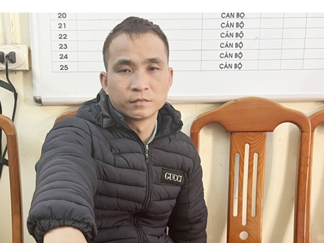  Bóp cổ phụ nữ trong đêm cướp tài sản: Đêm 29/1, tại khu vực bờ mương giáp với đường nội bộ Khu công nghiệp Quang Châu (D7-1) thuộc huyện Việt Yên, tỉnh Bắc Giang, chị Hoàng Thị Q. bị Vi Văn Công (SN 1990, trú Lạng Sơn) dùng tay bóp cổ đe dọa, cướp điện thoại di động nhãn hiệu OPPO A92, trị giá 6 triệu đồng và 200 nghìn đồng. Qua điều tra, xác minh, công an đã xác định và bắt giữ Công, hiện là công nhân Công ty TNHH Canon, thuộc Khu công nghiệp Quế Võ 1, thu giữ tang vật là chiếc điện thoại OPPO A92, đối tượng cướp của người phụ nữ. 