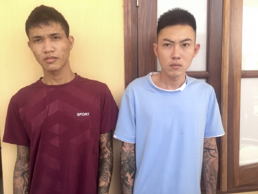  Hai thanh niên dùng dao khống chế phụ nữ để cướp tài sản: Tối 22/12/2022, Huỳnh Thế Hải (22 tuổi) và Trần Thanh Tài (23 tuổi, cùng ngụ xã Phú Cường, huyện Định Quán, Đồng Nai) mang dao, lái xe máy tìm người đi đường để cướp tài sản. Khi phát hiện bà Thảo, hai thanh niên đã chặn xe, dùng dao khống chế cướp 1 một xe máy, 2 lắc tay bằng vàng, 2 điện thoại di động và tiền mặt với tổng giá trị khoảng 55 triệu đồng. Ngày 24/12, Đội Cảnh sát hình sự Công an huyện Định Quán phối hợp với lực lượng công an các xã truy bắt được Hải và Tài. 