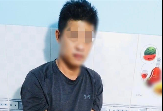  Chặn xe máy, kẹp cổ người phụ nữ để cướp tài sản: Đêm 16/4, bà T.T.K.H. chạy xe máy đến đoạn đường đất đỏ thuộc ấp Đồng Bà Ba, xã Long Hòa, huyện Dầu Tiếng, tỉnh Bình Dương bất ngờ Võ Tấn Lợi (SN 1991, ngụ thị xã Hòa Thành, Tây Ninh) đi xe máy, chặn đầu xe rồi dùng tay kẹp cổ, vật bà H. ngã xuống đất. Bà H. tri hô, tuy nhiên đối tượng đã nhanh chóng lấy túi xách của nạn nhân, bên trong có 2 triệu đồng, 1 điện thoại di động rồi bỏ chạy. Ngày 25/4, Lợi bị Công an bắt giữ. 