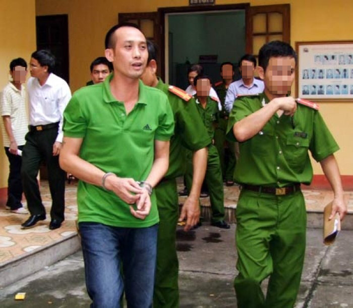 Gần đây nhất, ngày 30/10/2019, Tuấn "thần đèn" bị Tòa án nhân dân thành phố Thanh Hóa tuyên phạt 10 tháng tù về hành vi gây rối trật tự công cộng. Cụ thể, tại vụ án này, Tuấn chỉ đạo đàn em tìm, đánh, nổ nhiều phát súng thị uy nhóm của Lê Quang Cường (Cường "gấu"). Sau đó, Tuấn "thần đèn" cùng đàn em bỏ trốn trước khi bị bắt.