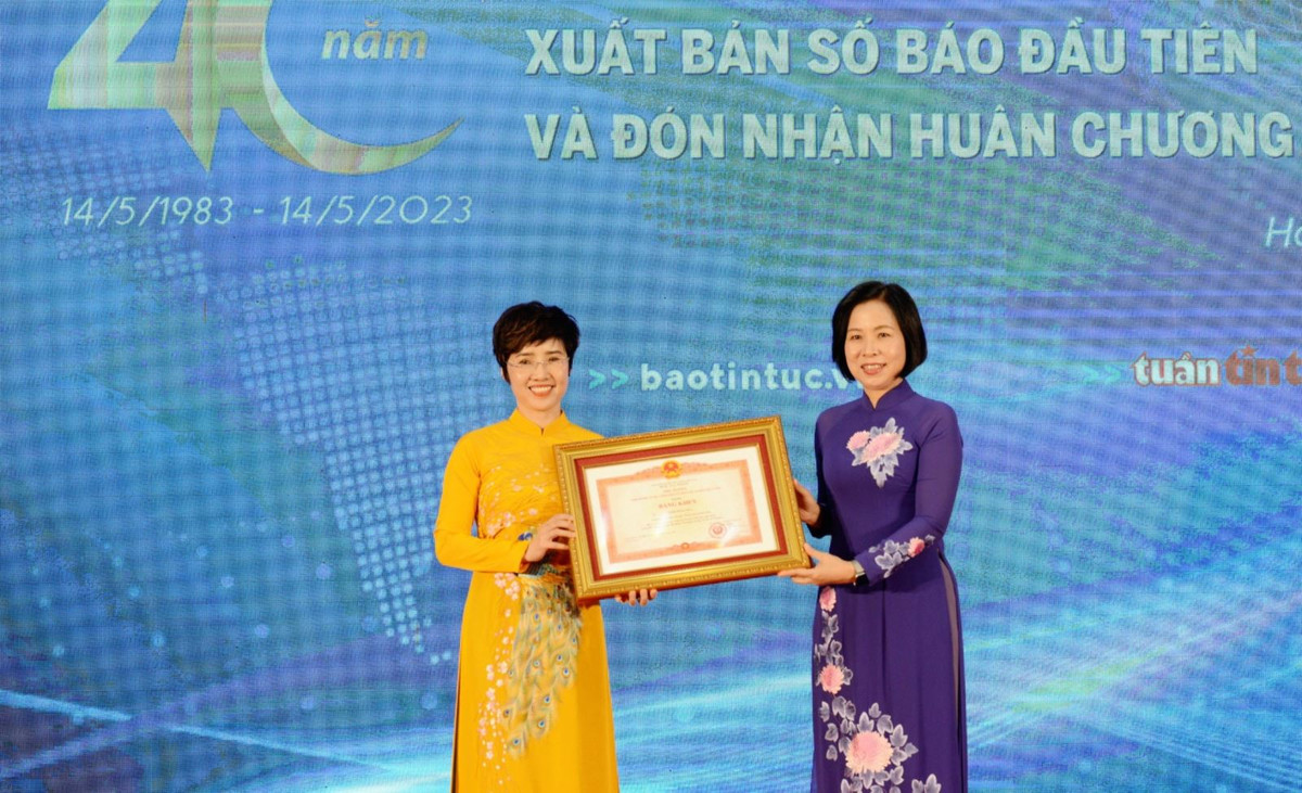 Bao Tin tuc ky niem 40 nam ngay ra so bao dau tien va don nhan Huan chuong Lao dong hang Nhat-Hinh-2