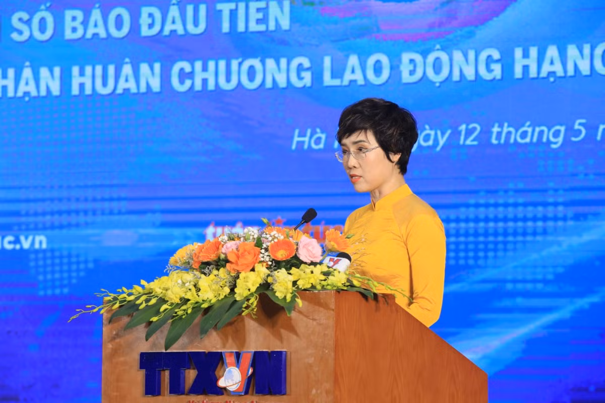 Bao Tin tuc ky niem 40 nam ngay ra so bao dau tien va don nhan Huan chuong Lao dong hang Nhat-Hinh-3