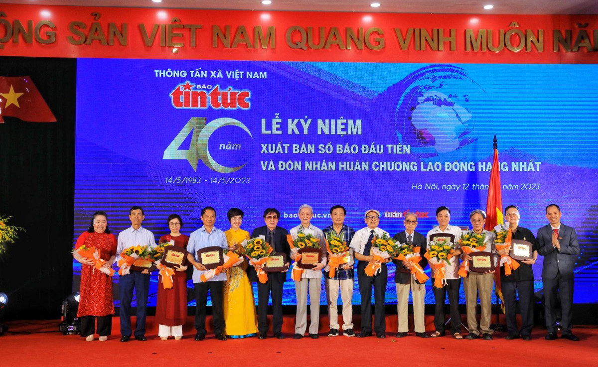 Bao Tin tuc ky niem 40 nam ngay ra so bao dau tien va don nhan Huan chuong Lao dong hang Nhat-Hinh-5