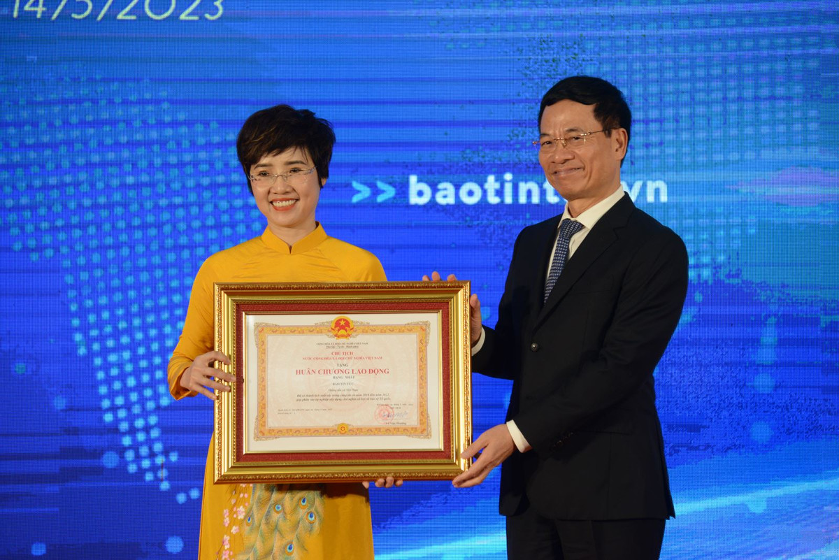 Bao Tin tuc ky niem 40 nam ngay ra so bao dau tien va don nhan Huan chuong Lao dong hang Nhat