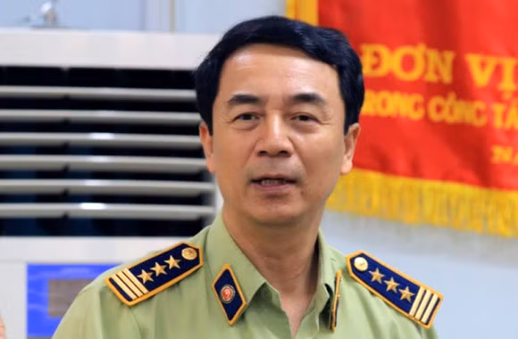 TAND Hà Nội dự kiến từ ngày 31/5 xét xử sơ thẩm ông Trần Hùng (cựu phó cục trưởng Quản lý thị trường Hà Nội, cựu Tổ trưởng tổ công tác 1444, Tổng cục Quản lý thị trường, Bộ Công Thương) về tội Nhận hối lộ trong vụ sản xuất, buôn bán, tiêu thụ hàng triệu cuốn sách giả. 