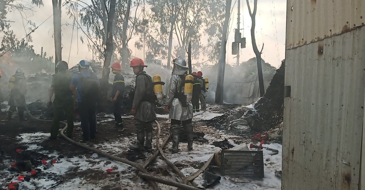 Được biết, vụ cháy không có thiệt hại gì về người.