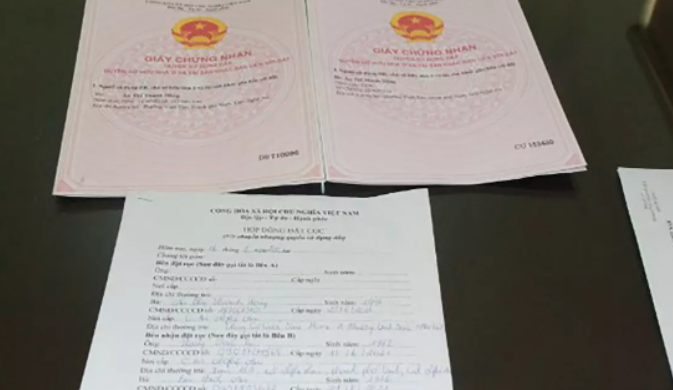 Ngày 11/5, Phòng Cảnh sát Hình sự đã bắt giữ đối tượng Âu Thị Thanh Hằng về hành vi lừa đảo, chiếm đoạt tài sản, thu và tạm giữ 2 giấy chứng nhận quyền sử dụng đất mang tên Âu Thị Thanh Hằng (làm giả), 1 hợp đồng đặt cọc về việc chuyển nhượng đất, 1 ô tô Mercedes và nhiều giấy tờ liên quan khác. 