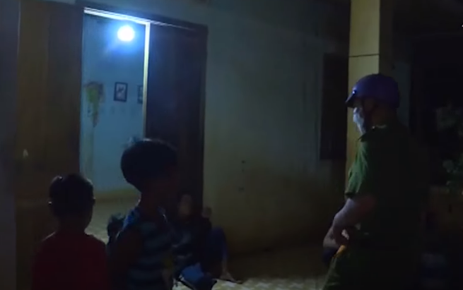 Qua xác minh thu hẹp thì nổi lên đối tượng Trương Quang Bảo (SN 2006) nhà gần hiện trường vụ án nghi có liên quan đến cái chết của nạn nhân A Rồng. Tuy nhiên, khi cơ quan điều tra vào làm việc thì Bảo không có mặt tài nhà, gia đình cũng không biết đi đâu.