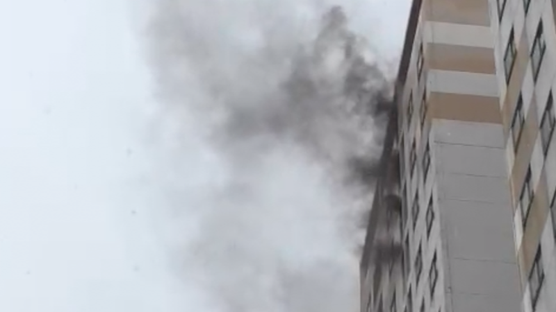  Cháy căn hộ chung cư nghi do sạc điện thoại phát nổ: Khoảng 10h ngày 19/5, tại căn hộ ở tầng 19 block A1 thuộc chung cư H.N (đường Dương Thị Mười, phường Tân Chánh Hiệp, quận 12, TP HCM) đã xảy ra cháy. Sau đó, ngọn lửa đã được người dân khống chế dập tắt. Bước đầu nguyên nhân vụ cháy được xác định từ cục sạc điện đang cắm sạc phát nổ, gây cháy và cháy xém sang tấm đệm ngủ trong căn hộ. 