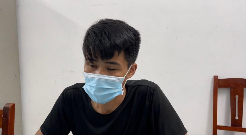  Cô gái bị người tình nhốt, đánh vì nhắn tin cho người yêu cũ: Chiều 12/5, Nguyễn Thái Cường (37 tuổi, ngụ TP Quảng Ngãi, Quảng Ngãi) phát hiện chị P.T.D. (28 tuổi, quê ở Tây Ninh) nhắn tin với người yêu cũ đã nổi cơn ghen tuông, nhốt chị Đ. trong phòng, đánh đập dã man. Ngày 13/5, Công an tỉnh Quảng Ngãi cho biết đang điều tra, làm rõ. 